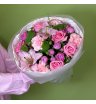 Нежно-розовый букет с розами, диантусами и зеленью 3